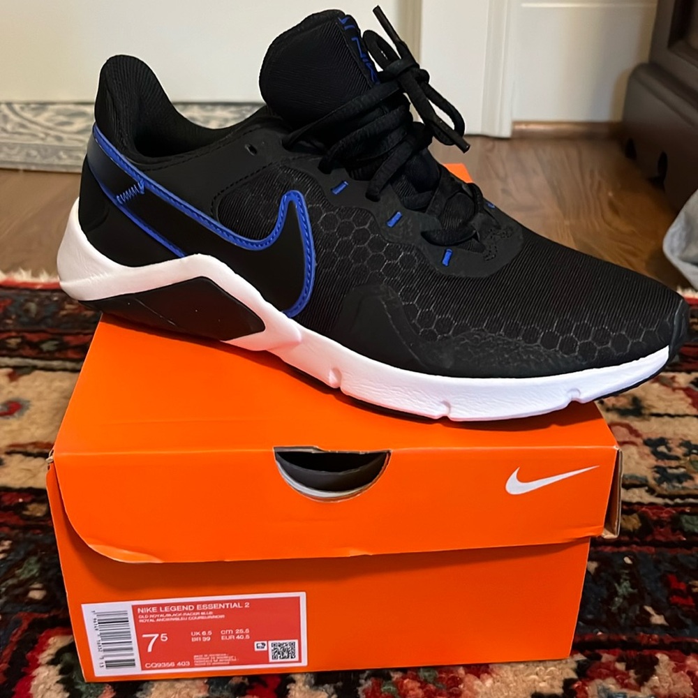 Nike Legend Essential 7.5